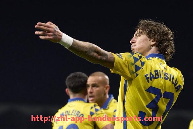 半岛体育app-2025年CBA现役中锋球员实力盘点与数据