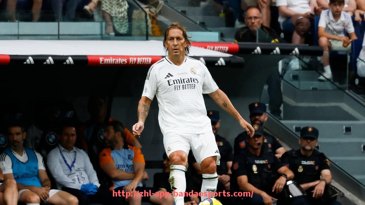 半岛体育app-拜仁慕尼黑作为德甲劲旅的俱乐部发展史